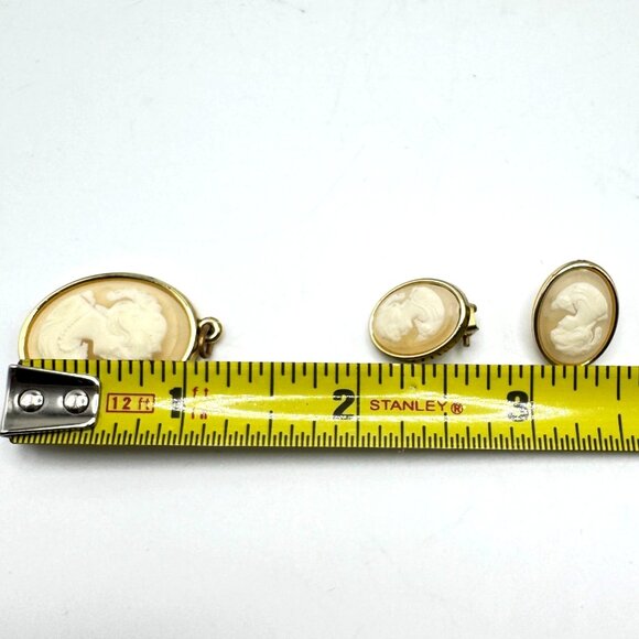 Vintage Cameo Pendant & Clip-On Earrings Set Oval Gold Tone Frame - Picture 3 of 7